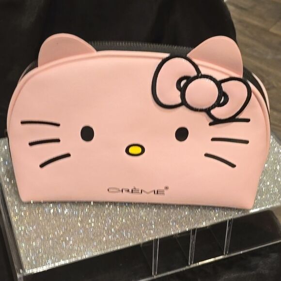 The Creme Shop X Hello Kitty Think Pink Cosmetic Pouch - Picture 4 of 7